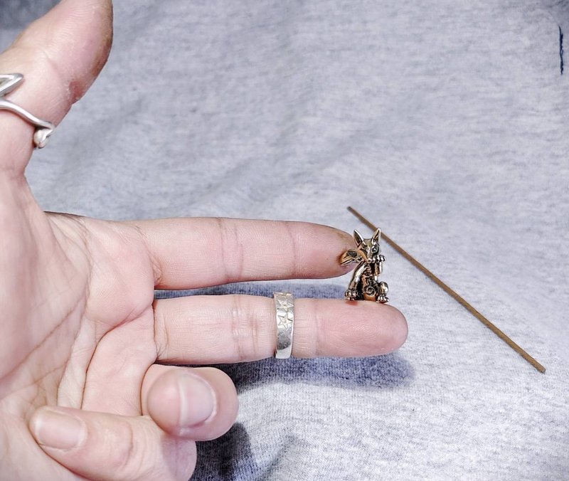 愛らしい子ぎつねの2mm真鍮線香立て - その他 - 銅・真鍮 ゴールド