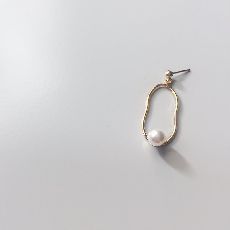 la fève / irregular oval pearl earrings - Earrings & Clip-ons - Other Metals Gold