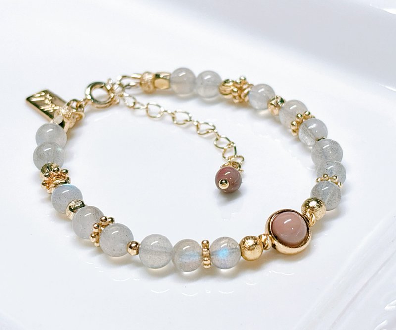 Kirishima l Calmness and Confidence/Gray Moonlight. Labradorite. Alashan agate. 14k gold filled - Bracelets - Crystal Gray