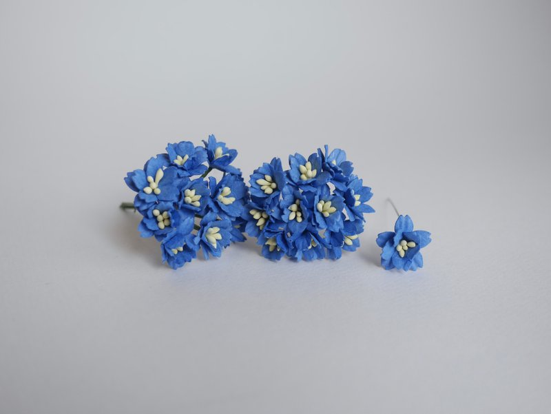 Paper flower, Wedding, 50 pcs. cherry blossom supplies, 2 cm. royal blue color. - 木工/竹藝/紙雕 - 紙 藍色