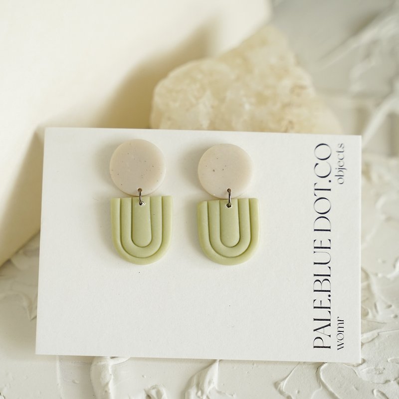 Pale green Dabih earrings - ต่างหู - เรซิน สีเขียว