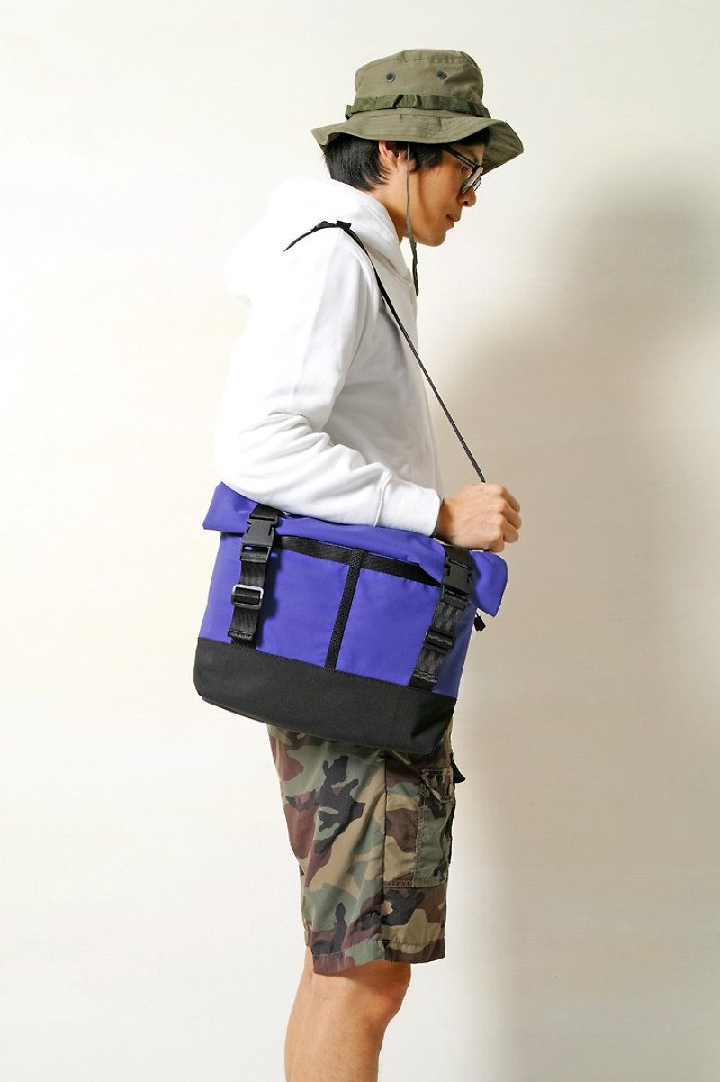 EARLY MORNING-Hand made waterproof canvas roll cover oblique side back/laptop bag - กระเป๋าแมสเซนเจอร์ - วัสดุกันนำ้ สีน้ำเงิน