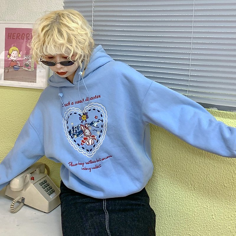 ziziFei girl retro embroidery loose Japanese and Korean soft milk blue hooded sweater women thickened plus velvet jacket - เสื้อผู้หญิง - ผ้าฝ้าย/ผ้าลินิน สีน้ำเงิน