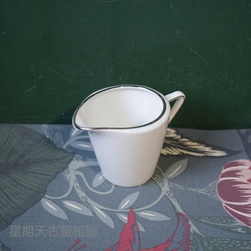 芬蘭帶回 VIntage 銀色鑲邊牛奶壺 Seltmann Weiden Monika - 茶壺/茶杯/茶具 - 其他材質 白色