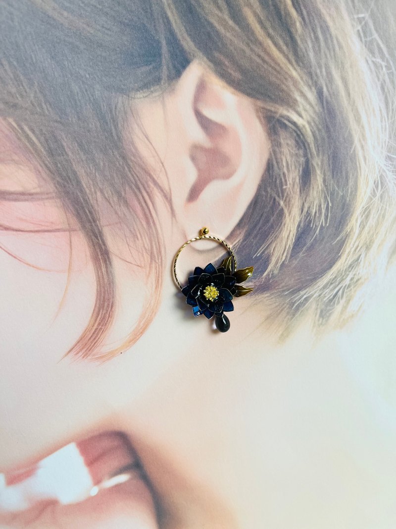 新商品　クリスマスローズ　ディープブルー【Pinkoi オフラインイベント予約商品】 - 耳環/耳夾/耳骨夾 - 其他金屬 