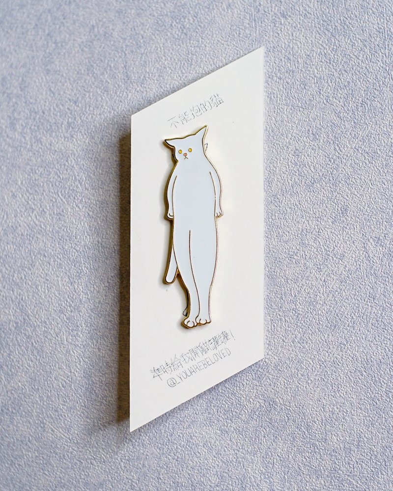 不能抱的貓 打左斜白喵喵 喵喵襟章 - 胸針 - 鋁合金 白色