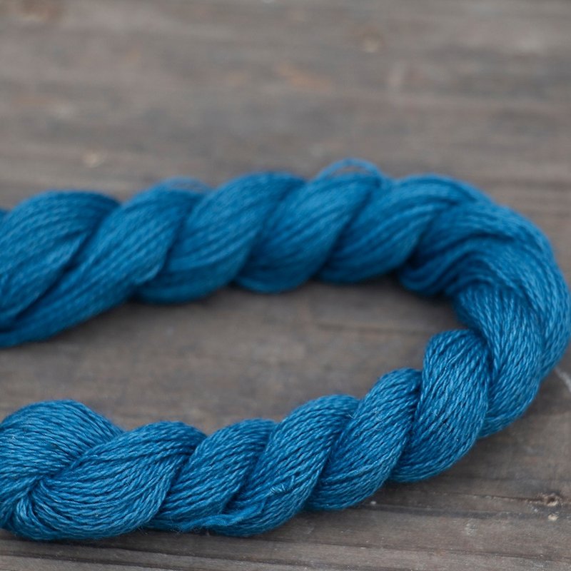 Yishanren | Pure cotton medium blue plant-dyed embroidery thread plant-dyed hand-sewing needle and thread bag DIY handmade thread - เย็บปัก/ถักทอ/ใยขนแกะ - ผ้าฝ้าย/ผ้าลินิน 