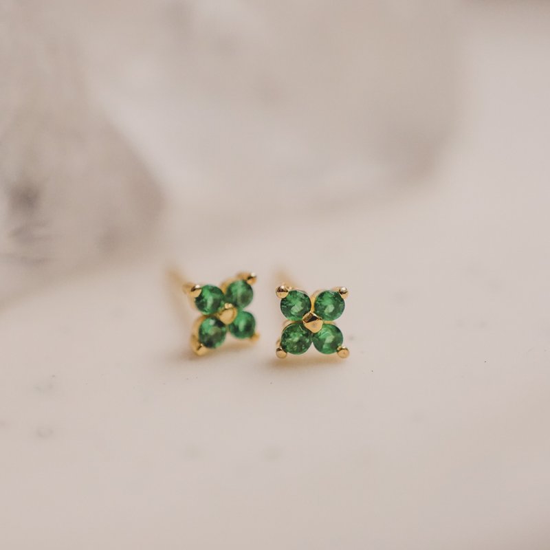 EMERALD GREEN LUCKY CLOVER STUDS - Earrings & Clip-ons - Other Metals 