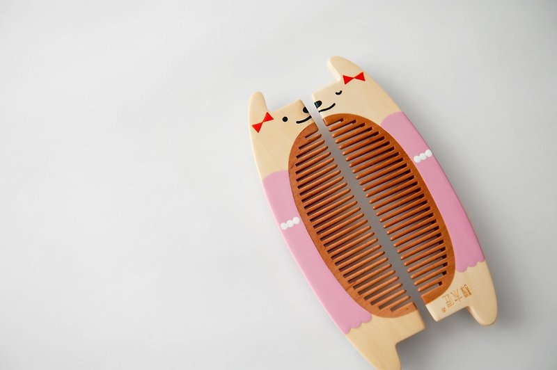 Carpenter Tan_Half a romantic rabbit pink wooden comb (1 piece) - Makeup Brushes - Wood Pink