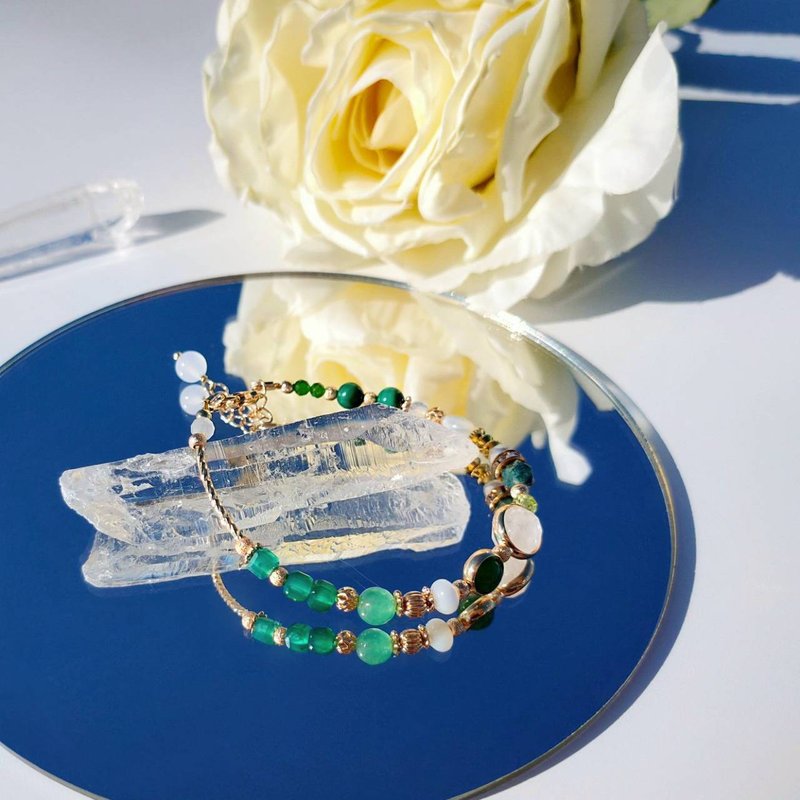 山と海に囲まれた宿。ホワイトジェイド アベンチュリン マラカイト 14Kゴールドフィルド クリスタル鉱石デザインブレスレット - ブレスレット - クリスタル グリーン