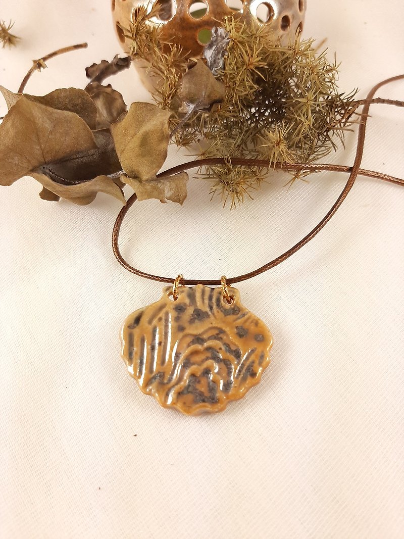 Wood Burning Essential Oil Diffuse Necklace Tiger Stripes - Necklaces - Pottery Khaki