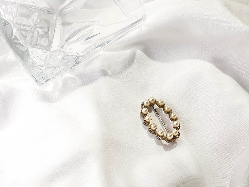 [The United States brings back Western antique jewelry] European-style elegant retro brooch, pearl ring brooch - เข็มกลัด - โลหะ 