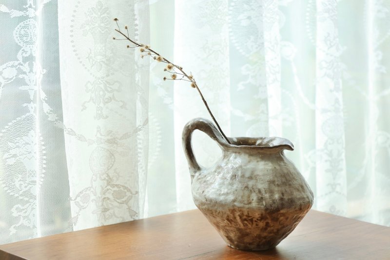 【喬遷禮物】美國進口土手捏陶壺造型花器化妝土白釉原土質感詫寂 - 花瓶/花器 - 陶 咖啡色