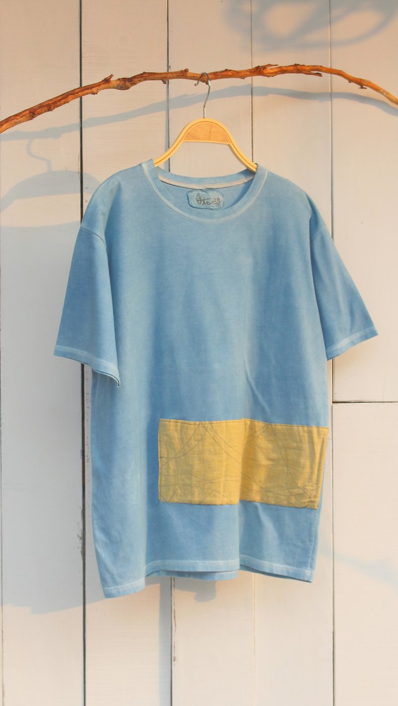 Freely dyed isvara plant blue dyed friendly earth cotton T-shirt streamline - เสื้อฮู้ด - ผ้าฝ้าย/ผ้าลินิน 