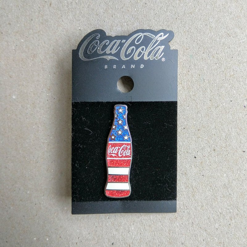 American Old Things | Coca-Cola American Flag Limited Edition Curved Bottle Shaped Badge/Pin - Badges & Pins - Other Metals Silver