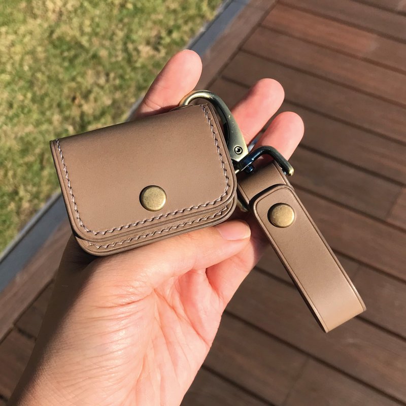 【AirPods保護套】卡其灰色植鞣牛皮/1/2/Pro2/3/4代/皮革收納套 - AirPods/耳機保護套 - 真皮 卡其色