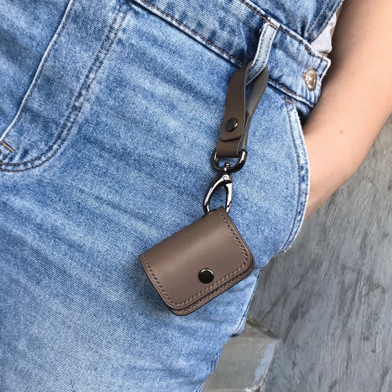 【AirPods Case】Grey Buttero | 1/2/3/4/Pro3 | Earphone Accessories - ที่เก็บหูฟัง - หนังแท้ สีกากี