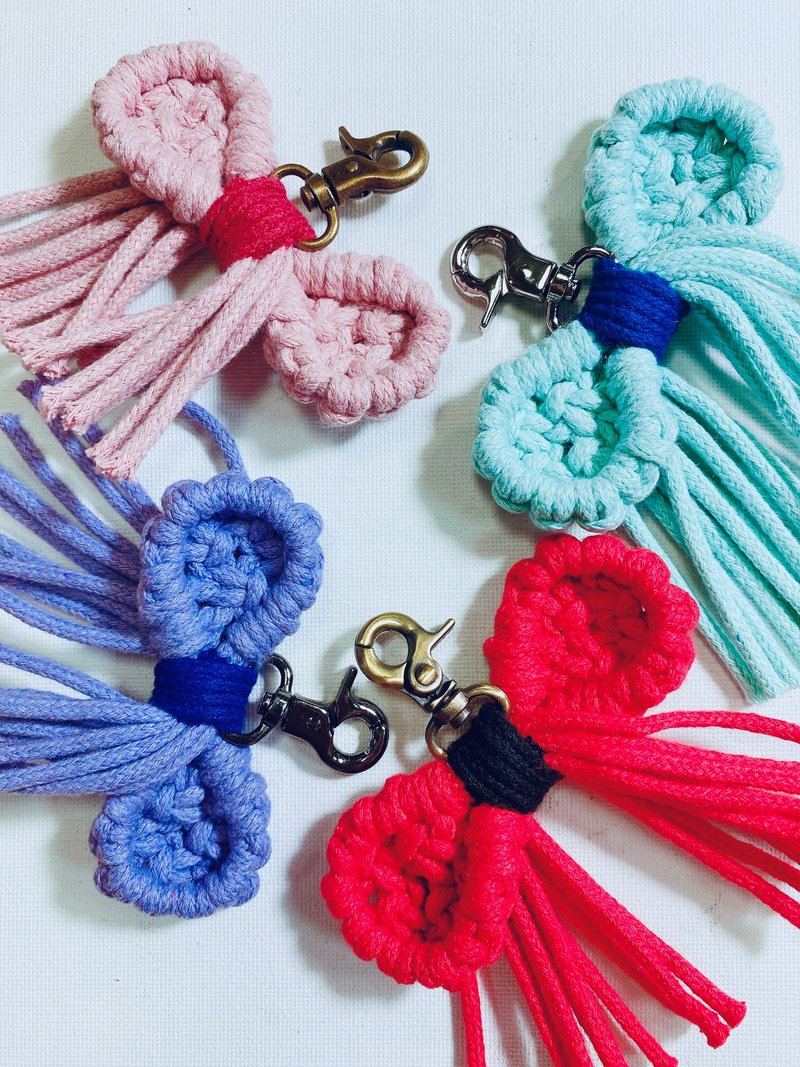 Fascinating work—hand-knitted macrame two-color bow pendant - พวงกุญแจ - ผ้าฝ้าย/ผ้าลินิน หลากหลายสี