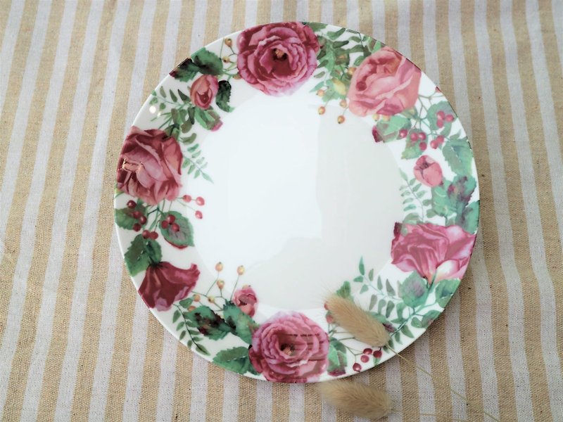 紅花綠意花圈8吋骨瓷盤 - 盤子/餐盤/盤架 - 瓷 多色