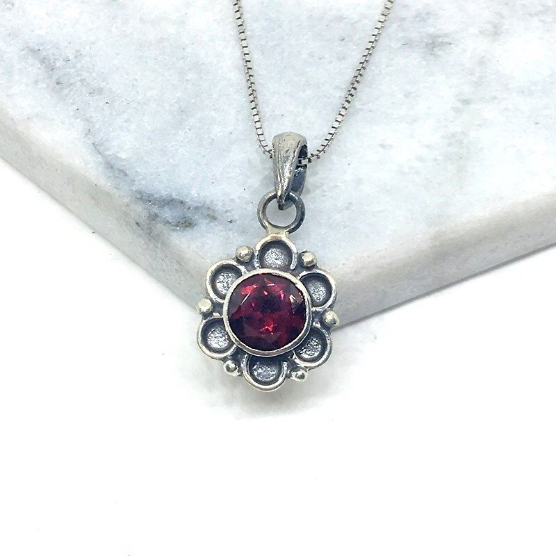 Garnet 925 sterling silver flower necklace Nepal handmade mosaic production - Necklaces - Gemstone Red