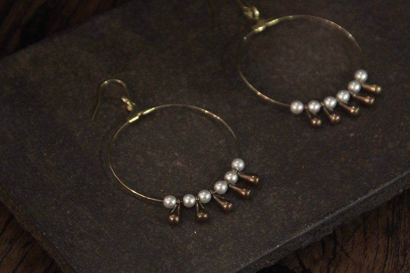 Bronze large hoop earrings - drop pearl style - Earrings & Clip-ons - Copper & Brass Gold