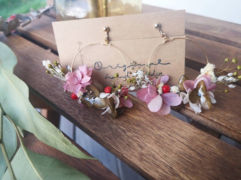 Hoop earrings with plenty of flowers with a flower field as a motif. &quot;hammock&quot;
