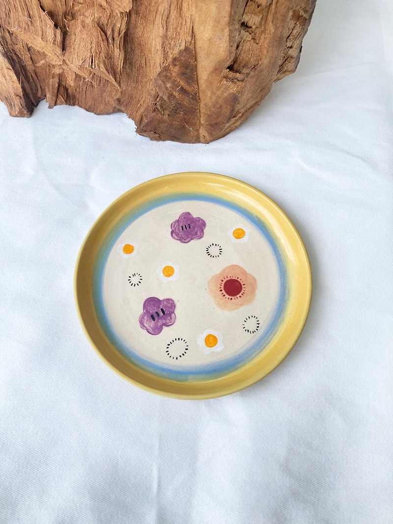 Flower Flower plate - Plates & Trays - Pottery Multicolor
