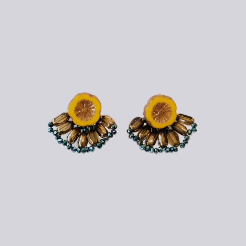 Yellow Fan Flower Earrings - ต่างหู - แก้ว สีเหลือง