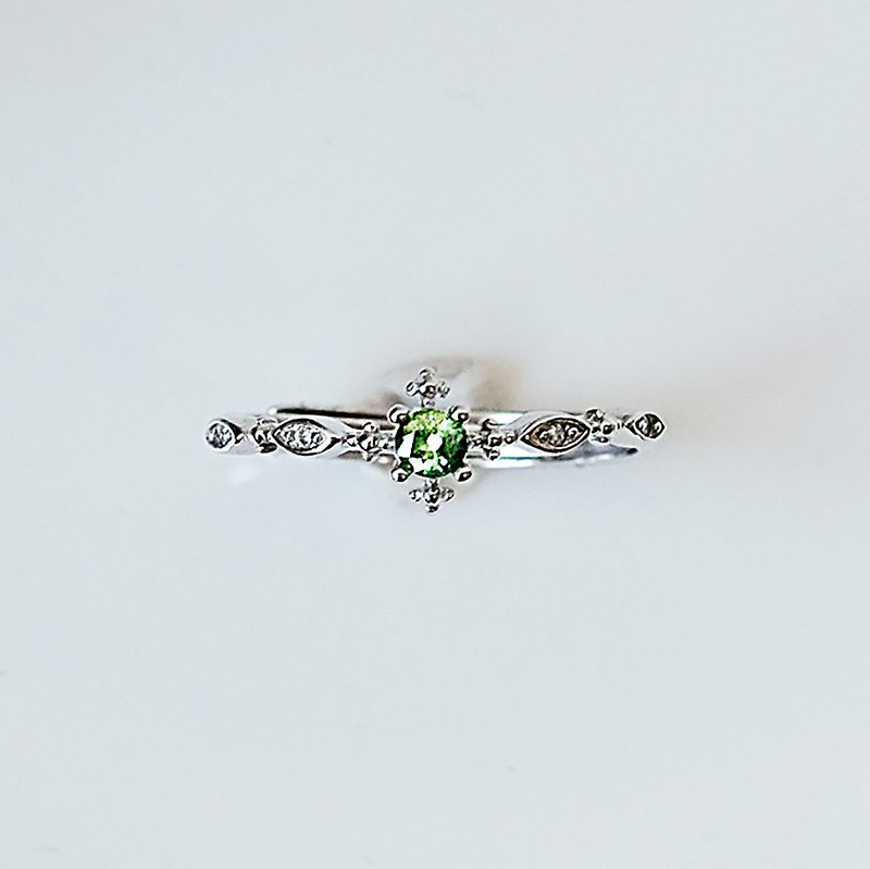 Green Sapphire Sapphire 925 Sterling Silver Ring Prong Setting Temperament Vintage Thin Ring - แหวนทั่วไป - เงินแท้ สีเงิน