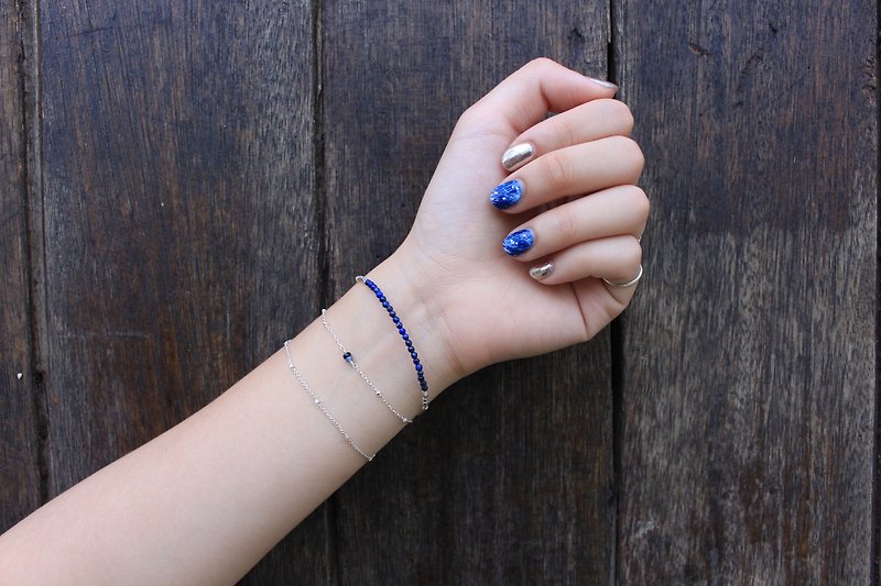 Broken pieces of lapis lazuli silver bracelet - สร้อยข้อมือ - เครื่องเพชรพลอย สีน้ำเงิน