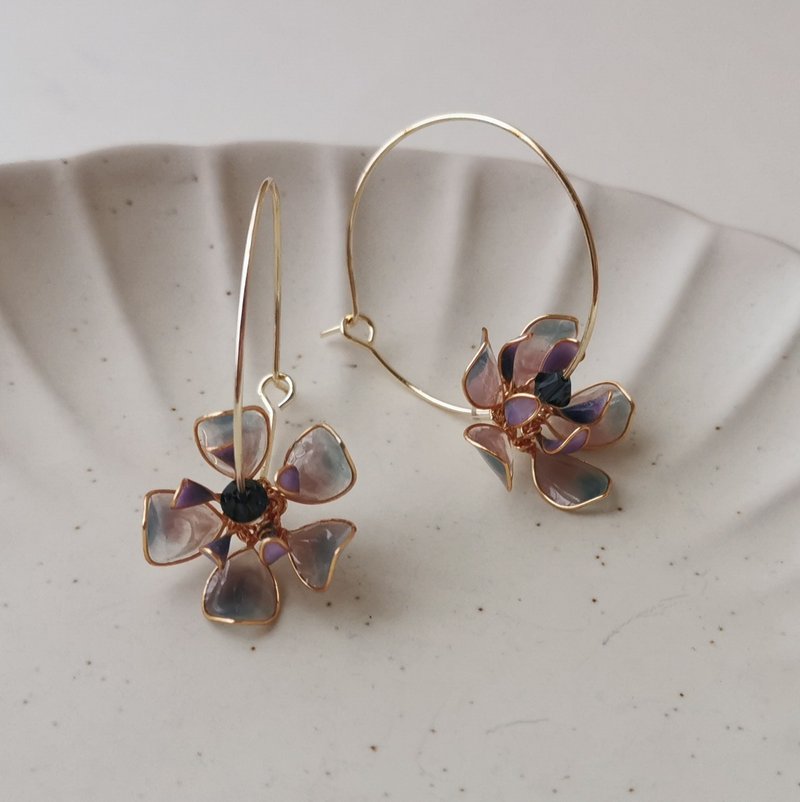 【Veverka】Glimpse Blue Purple Resin Earrings Flower Drops Glue Flowers - ต่างหู - เรซิน สีม่วง