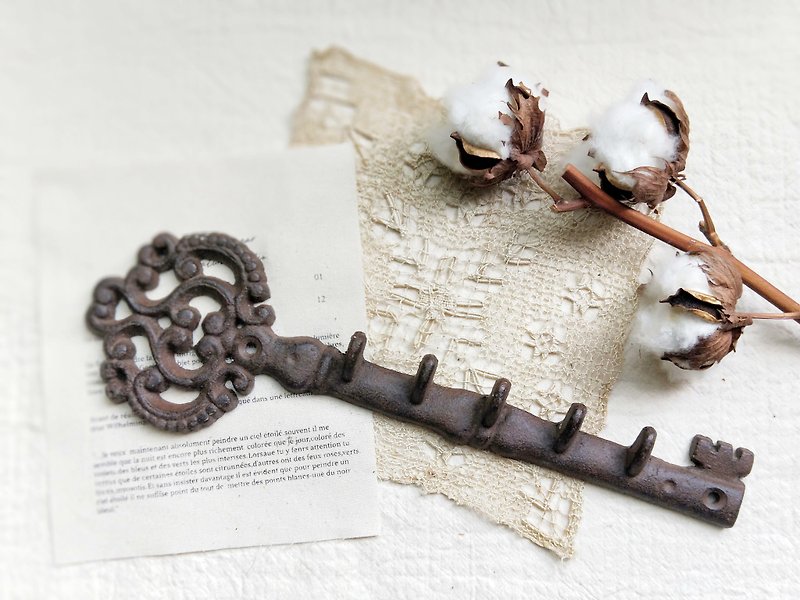[Good Day Fetish] German vintage / antique key shape cast iron hook - ตะขอที่แขวน - โลหะ หลากหลายสี