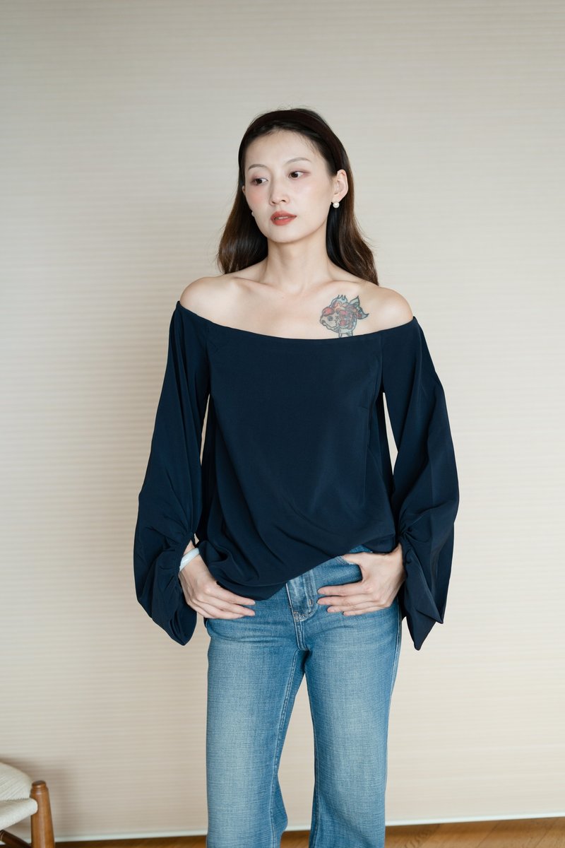 Fashionable simple and chic off-the-shoulder shirt for women, one-shoulder collar top, chiffon blouse - เสื้อผู้หญิง - ไฟเบอร์อื่นๆ 