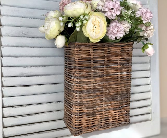 Round wicker basket with lid in natural colour. Picnic basket. Jane Birkin  bask - Shop BasketsATELIER Other - Pinkoi