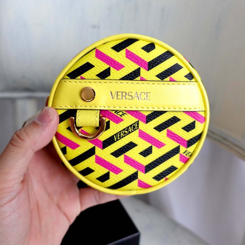 意大利名牌VERSACE 全新迷宮圖案LOGO印花圓形真皮散紙包小物袋 - 零錢包/小錢包 - 真皮 黃色