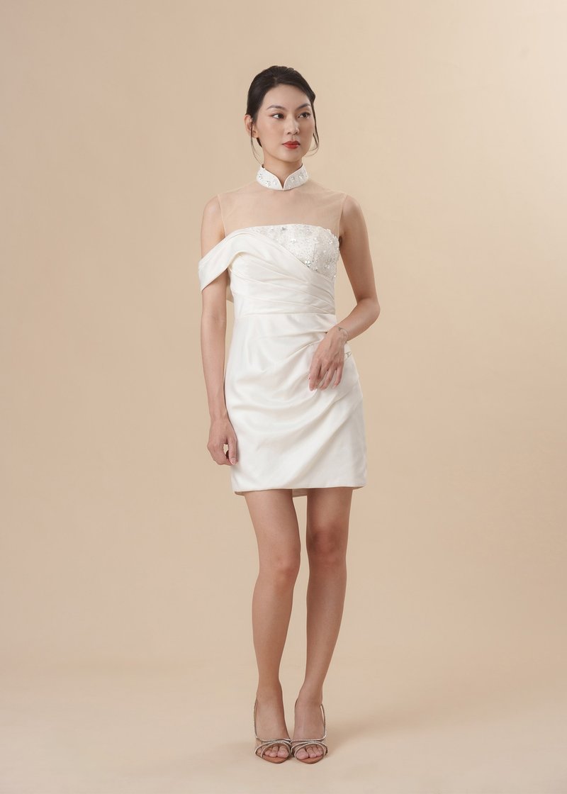 Ethereal Blossom Mini Bridal Qipao w Removable Skirt  (Ivory White) - กี่เพ้า - เส้นใยสังเคราะห์ ขาว