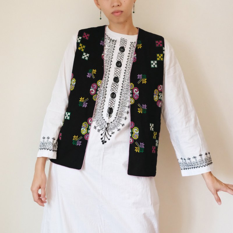 Vintage Thai mountain ethnic hand-embroidered Linen and linen vest jacket unisex style - เสื้อโค้ทผู้ชาย - ผ้าฝ้าย/ผ้าลินิน 