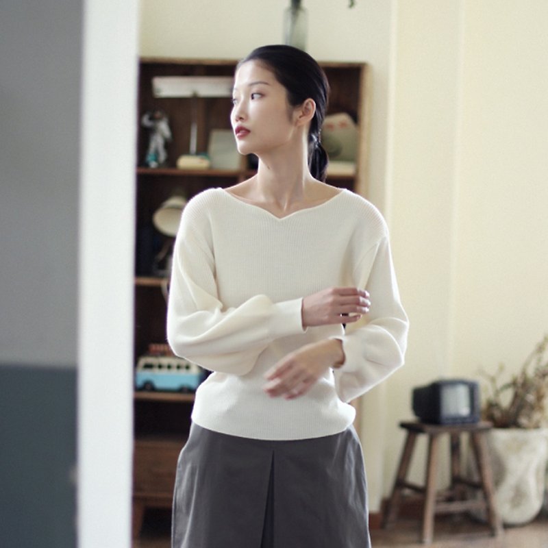 KOOW Goodbye Lily Zhou 100% Worsted Wool Sweetheart Neck Sweater Lantern Sleeve Sweater - สเวตเตอร์ผู้หญิง - ขนแกะ 