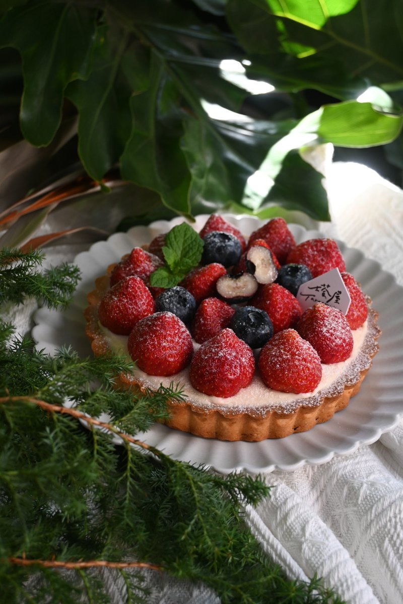 Winter Limited Strawberry Cheesecake Tart - 6-inch - [Birthdays, Holidays, Gifts, Lunar New Year] - Cake & Desserts - Other Materials Brown
