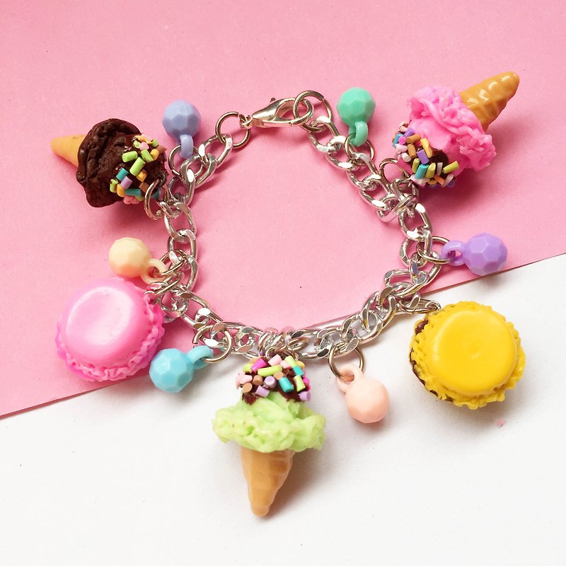 Bracelet including ice cream + macaron