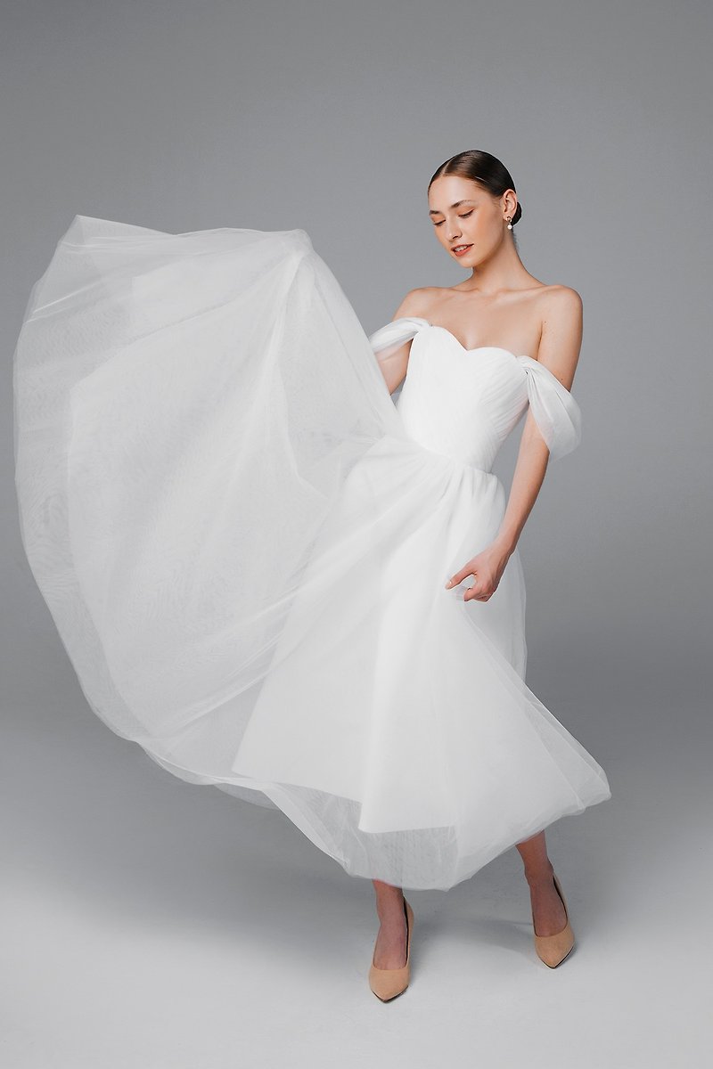 Tea length wedding dress, 60s wedding dress, Simple wedding dress | Mistique