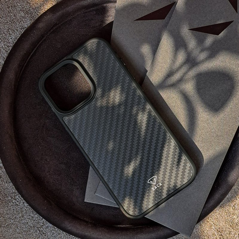 iPhone 16 Pro/ Pro Max case fully hemmed - 手機殼/手機套 - 碳纖維 黑色