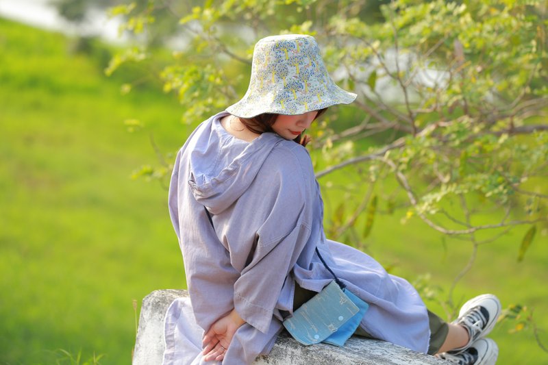 Handmade double-sided fisherman hat/wide brim/big brim/visor/light gray/small forest/fox, hedgehog, rabbit - Hats & Caps - Cotton & Hemp Gray