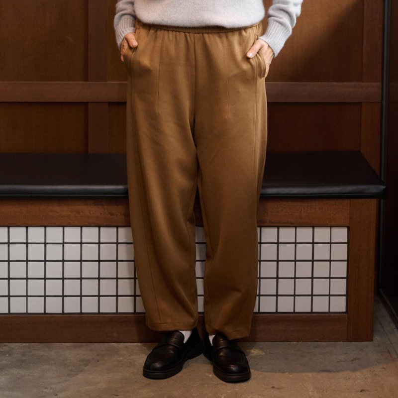 Bonded fabric pants that are comfortable to wear. Tapered pants in camel color 241019-1 - กางเกงขายาว - ผ้าฝ้าย/ผ้าลินิน 