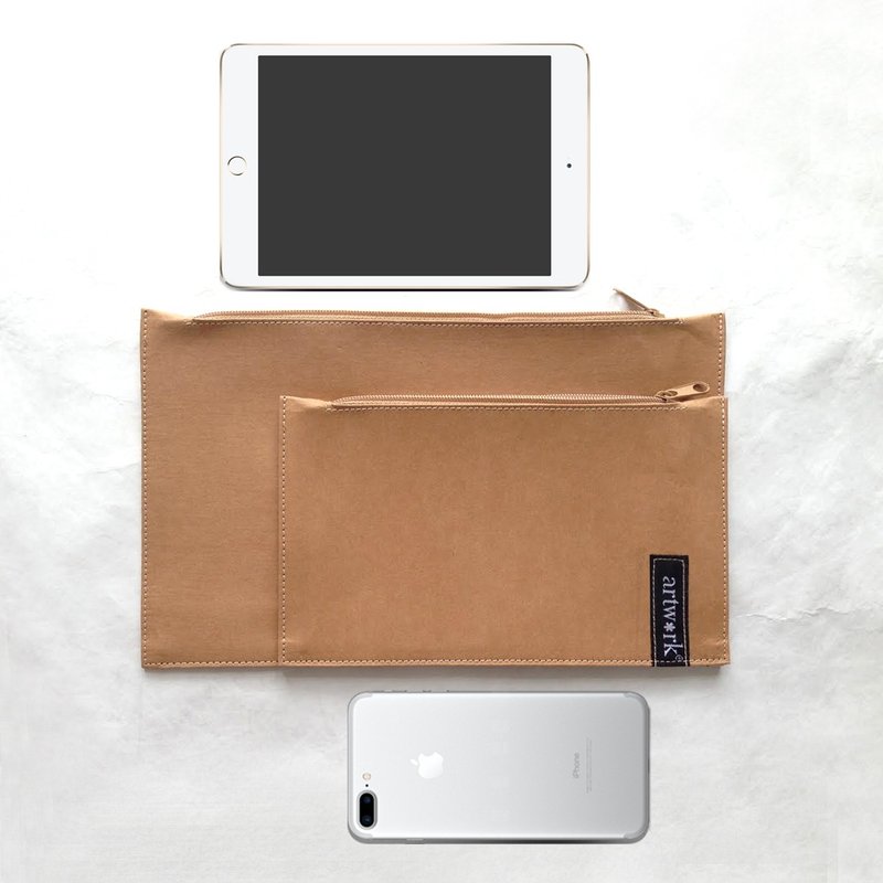 WASHABLE KRAFT PAPER CLUTCH BAG FOR IPAD MINI + 1 MULTI-PURPOSE POUCH OUTSIDE - 其他 - 紙 咖啡色
