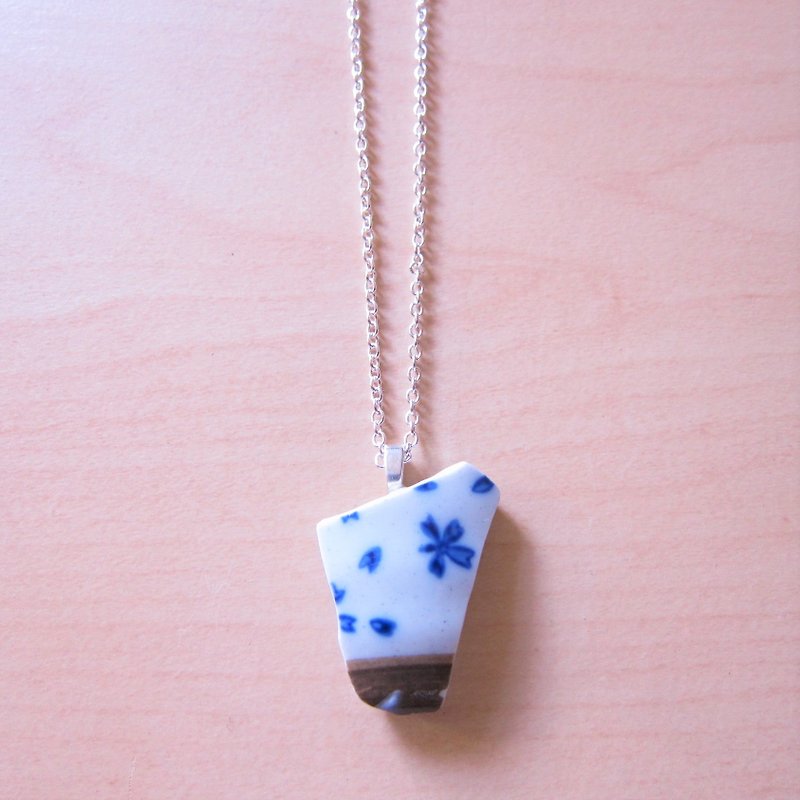 Cup Fragment Necklace-Alien // 2nd use ornaments/ ceramic ornaments/ broken marks/ blue and white ceramic necklace - สร้อยติดคอ - เครื่องลายคราม 