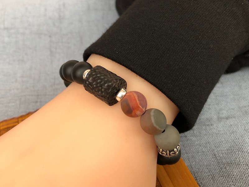 Ebony matte bracelet (customized silver beads) - สร้อยข้อมือ - ไม้ สีดำ