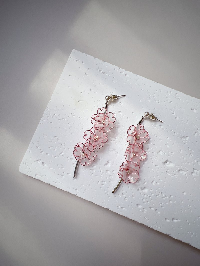 Cherry Blossom Dangle Resin Earrings - ต่างหู - เรซิน สึชมพู