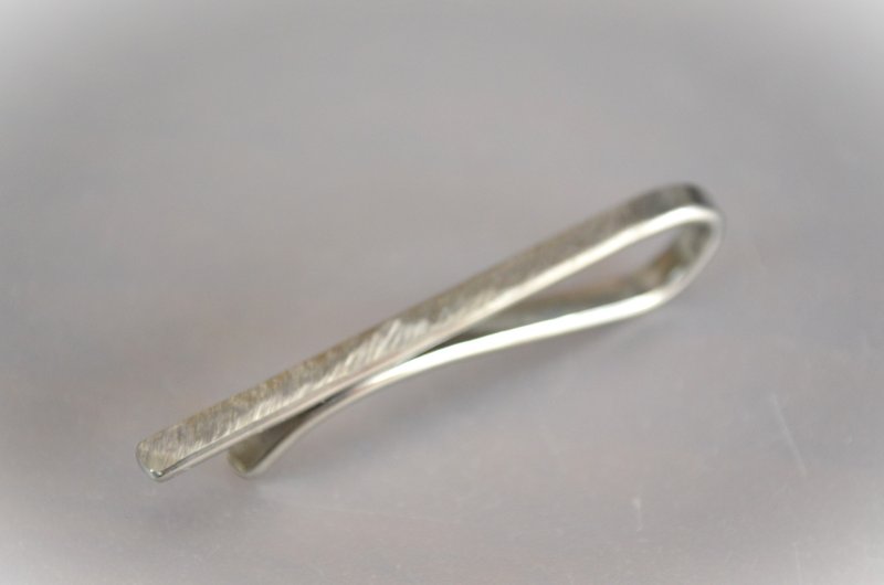 Titanium tie bar・純チタンネクタイピン・荒し鎚目・受注生産 - 領帶/領帶夾 - 其他金屬 銀色