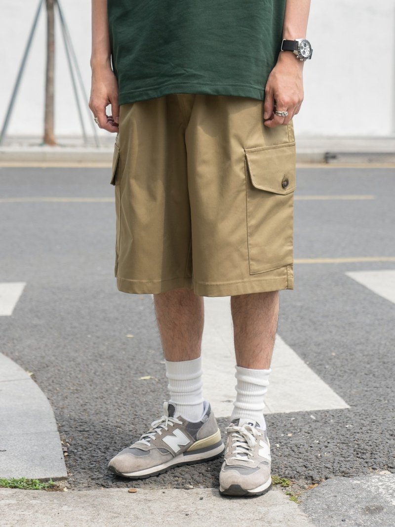 淺卡其過膝工裝短褲 夏季寬鬆鬆緊腰圍復古城市通勤日系抽繩 - 女短褲/五分褲 - 其他人造纖維 卡其色